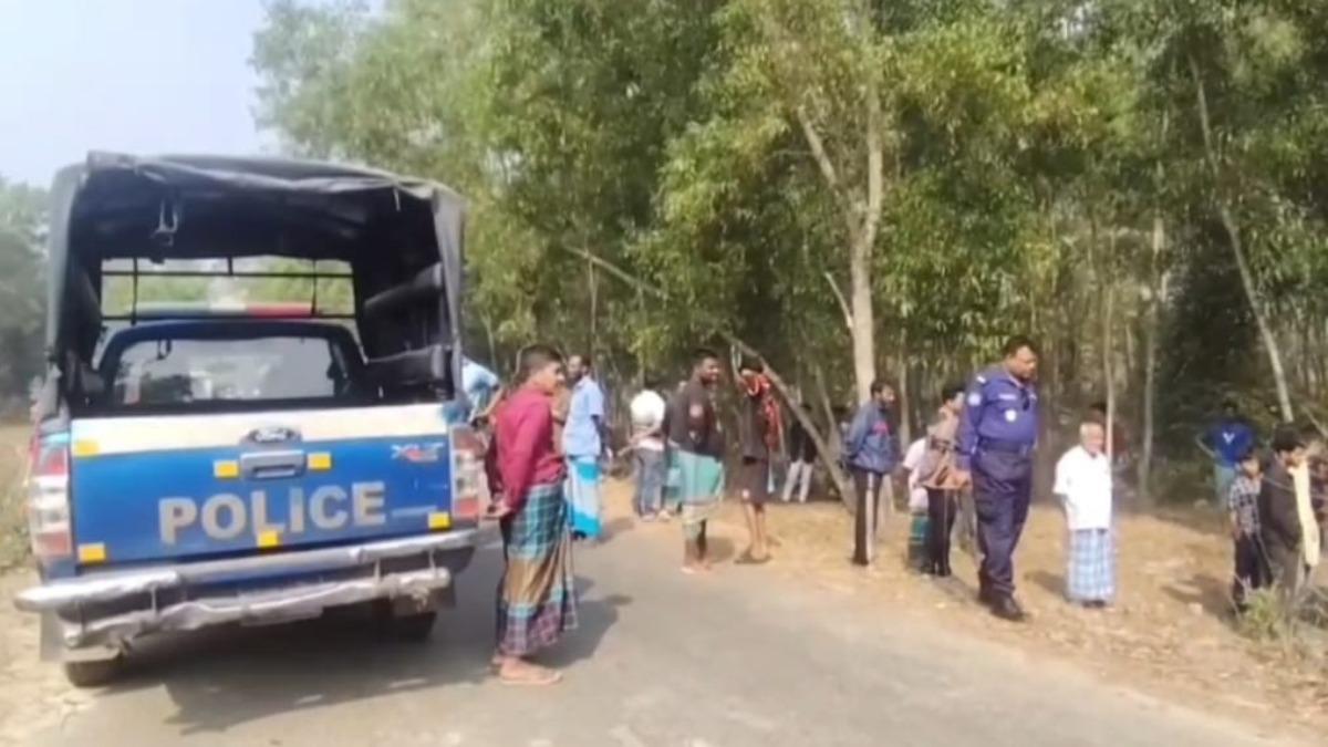 রাস্তার পাশে পড়েছিল আগুনে পোড়া মরদেহ, গলায় পেঁচানো রশি