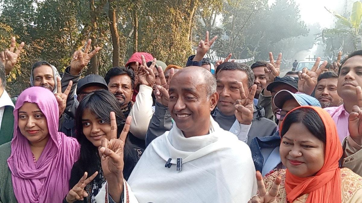 ‘এবার মৃত মানুষ কবর থেকে এসে ভোট দিয়ে যেতে পারেনি’