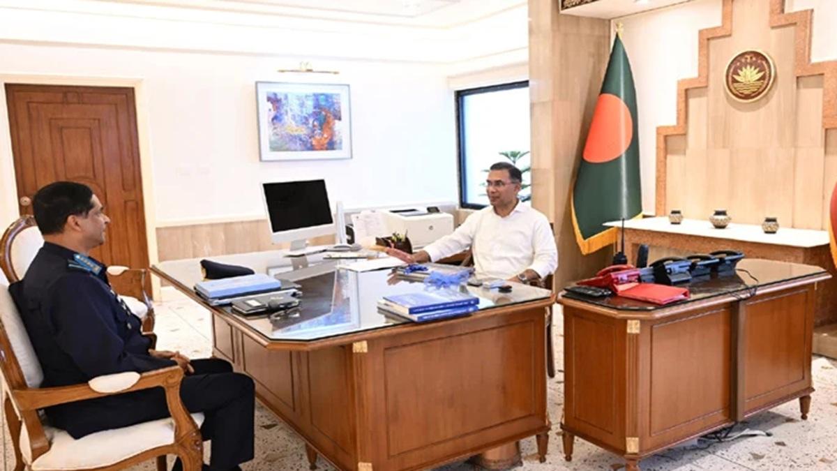 প্রধানমন্ত্রীর সঙ্গে বিমান বাহিনী প্রধানের সাক্ষাৎ