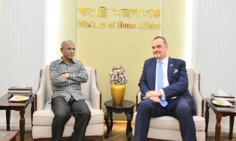 স্বরাষ্ট্র উপদেষ্টার সঙ্গে মার্কিন রাষ্ট্রদূতের বৈঠক