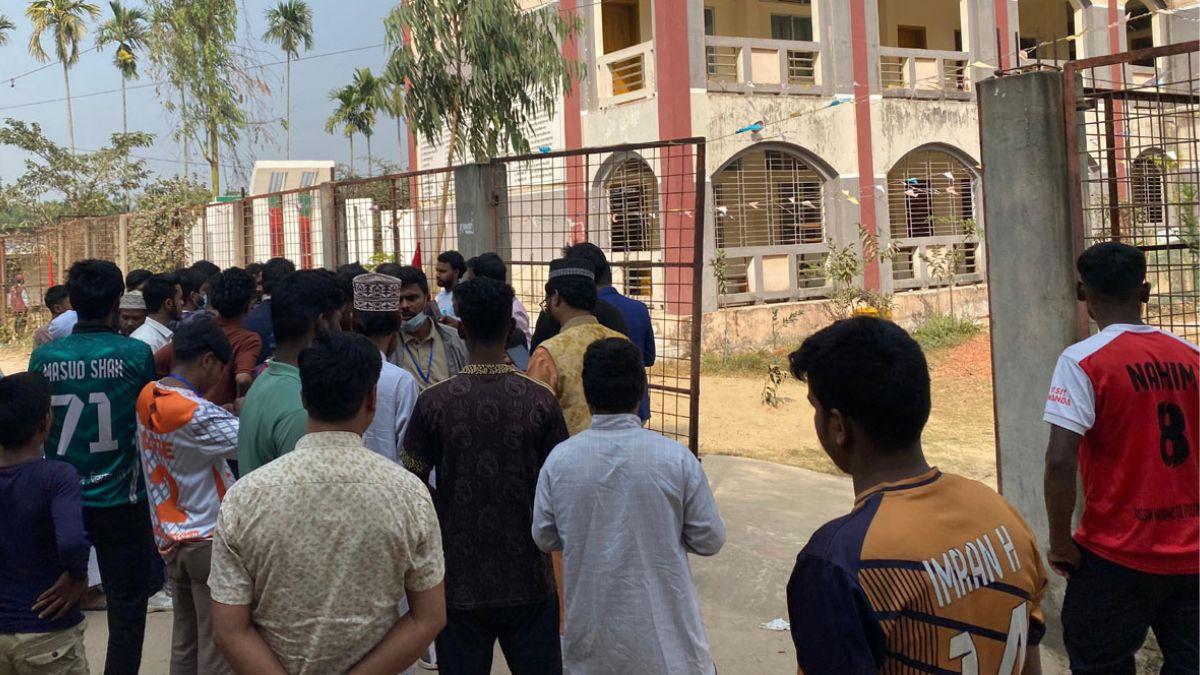 দুই প্রার্থীর সমর্থকদের মধ্যে সংঘর্ষ, ২ পোলিং এজেন্টসহ আহত ৬