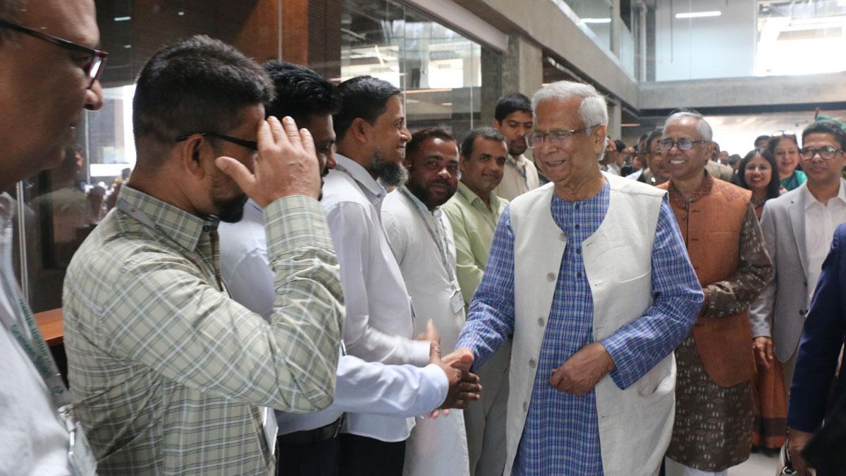 পুরনো কর্মস্থলে ফিরলেন ড. ইউনূস
