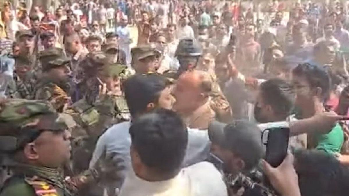 পাটওয়ারীকে ঘিরে ‘ভুয়া’ স্লোগান, বেরিয়ে গেলেন সেনাবাহিনীর হস্তক্ষেপে