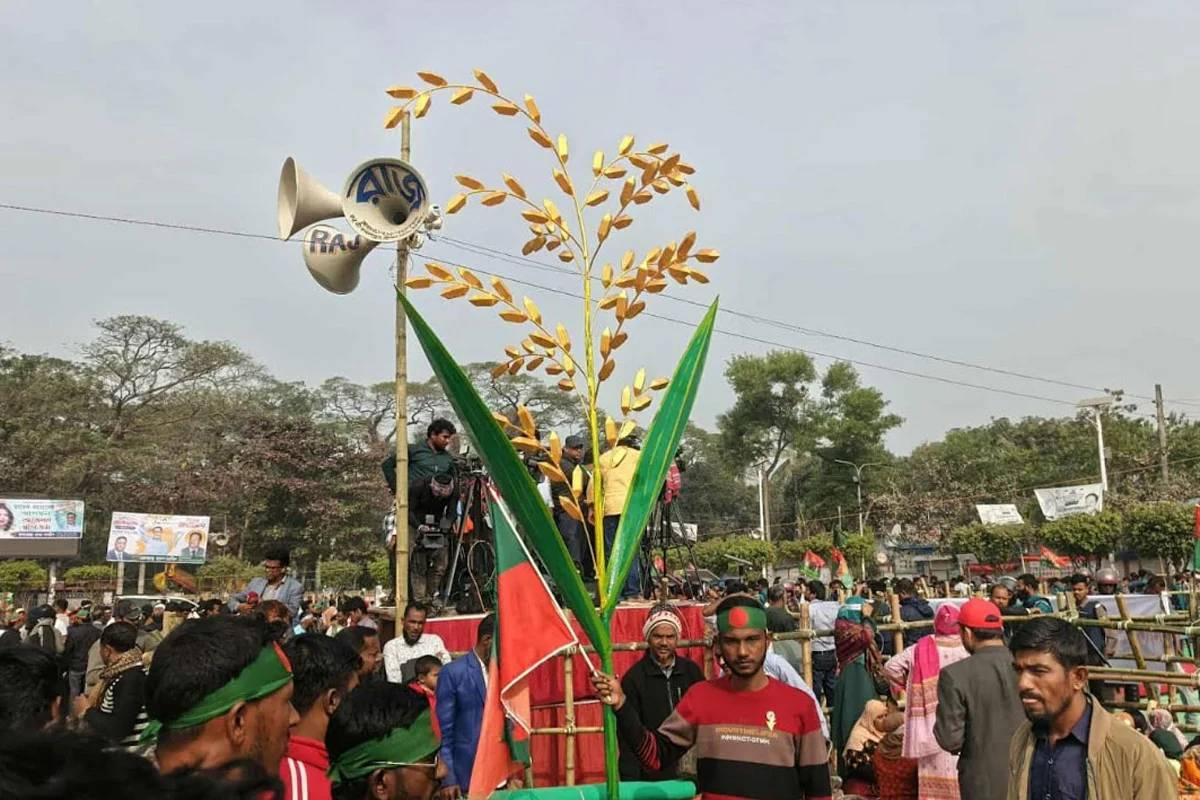 বরিশালে তারেক রহমানের সমাবেশে নেতাকর্মীদের ঢল