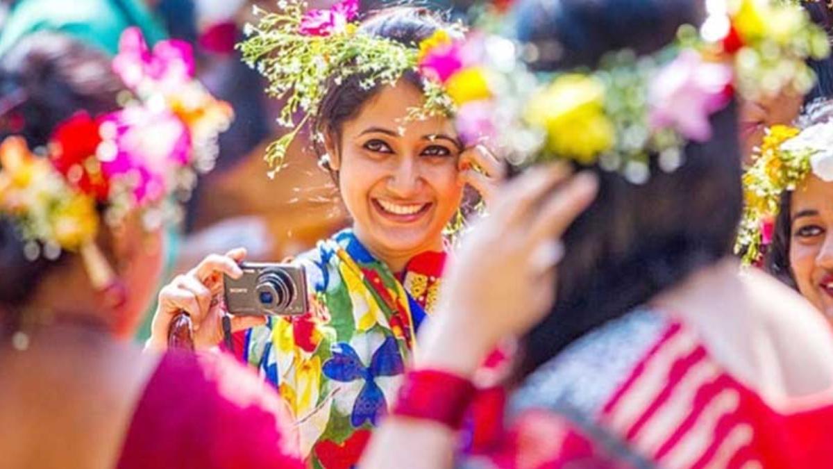 বসন্তের সঙ্গে ভালোবাসার দিন আজ