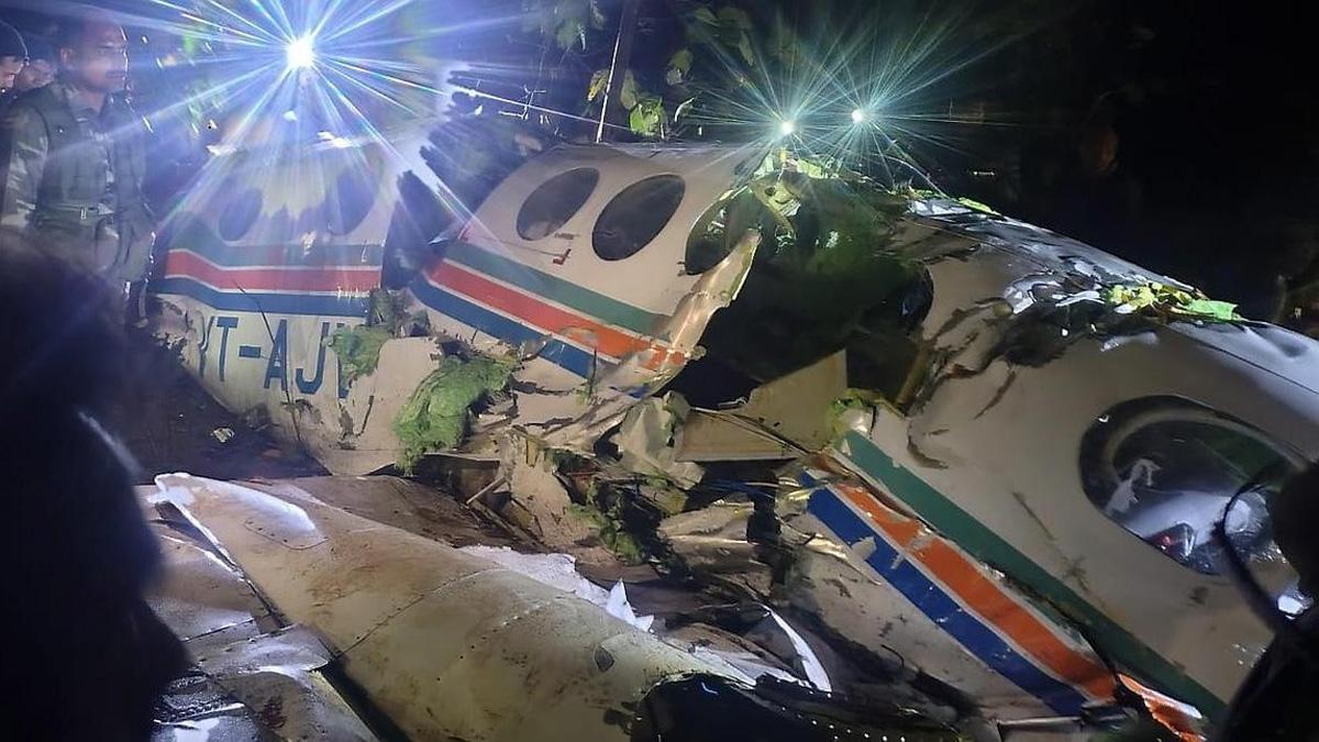 ৭ আরোহী নিয়ে ভারতে বিধ্বস্ত এয়ার অ্যাম্বুলেন্স
