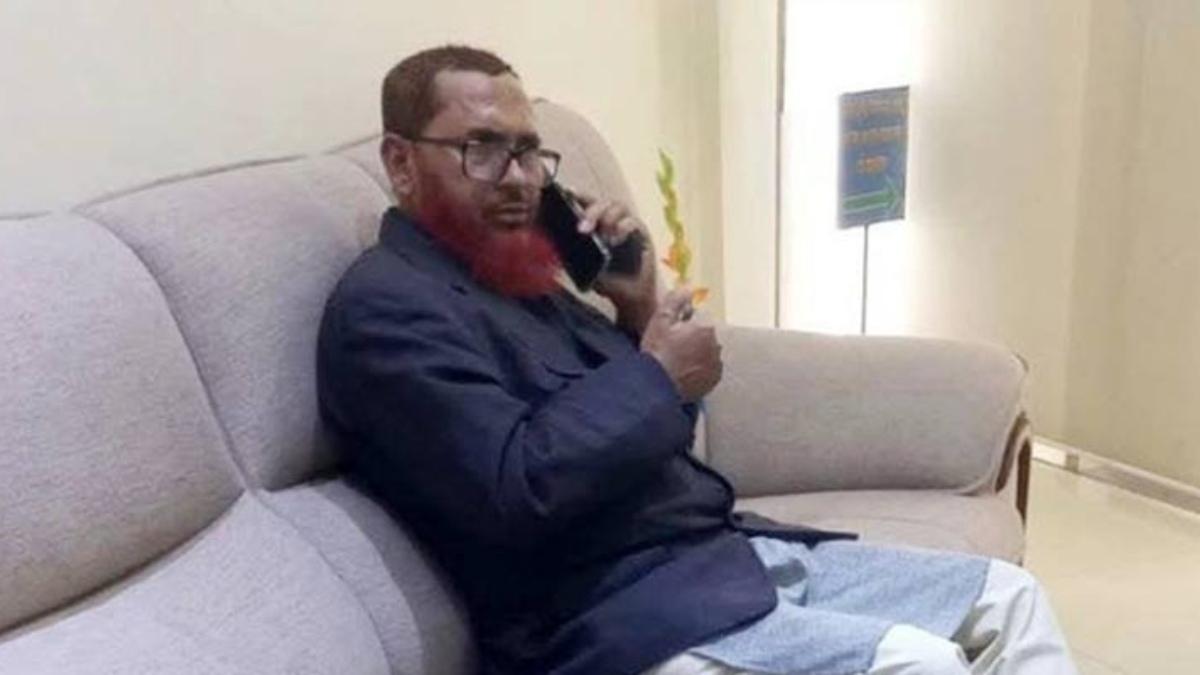 অর্ধকোটি টাকাসহ আটক ঠাকুরগাঁও আমির অসুস্থ হয়ে হাসপাতালে