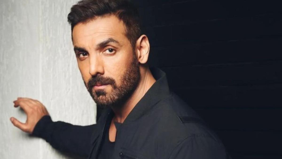 ‘পুরুষদের সঙ্গেই বেশি স্বচ্ছন্দ’ জন আব্রাহাম