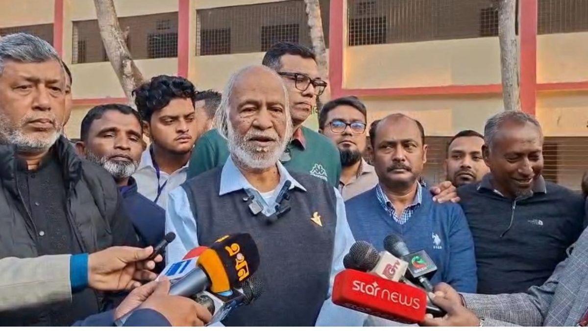নরসিংদীর পলাশে ভোট দিলেন মঈন খান ও খোকন