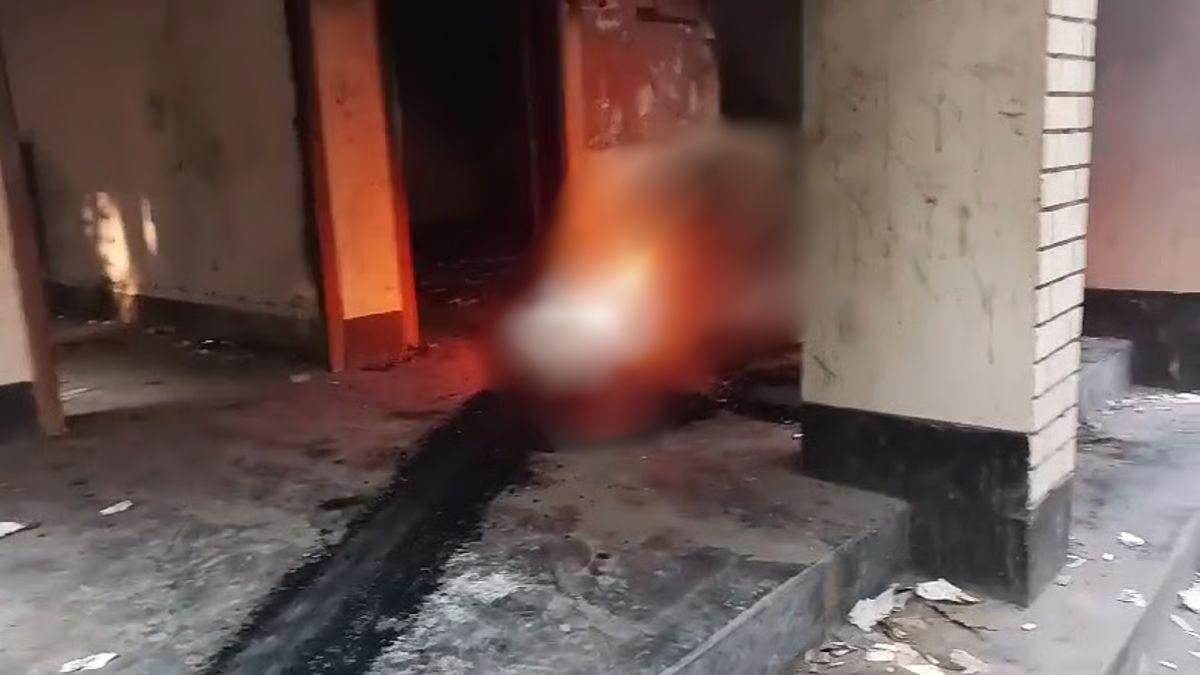 আ. লীগ কার্যালয়ে গতকাল পতাকা উত্তোলন, আজ আগুন