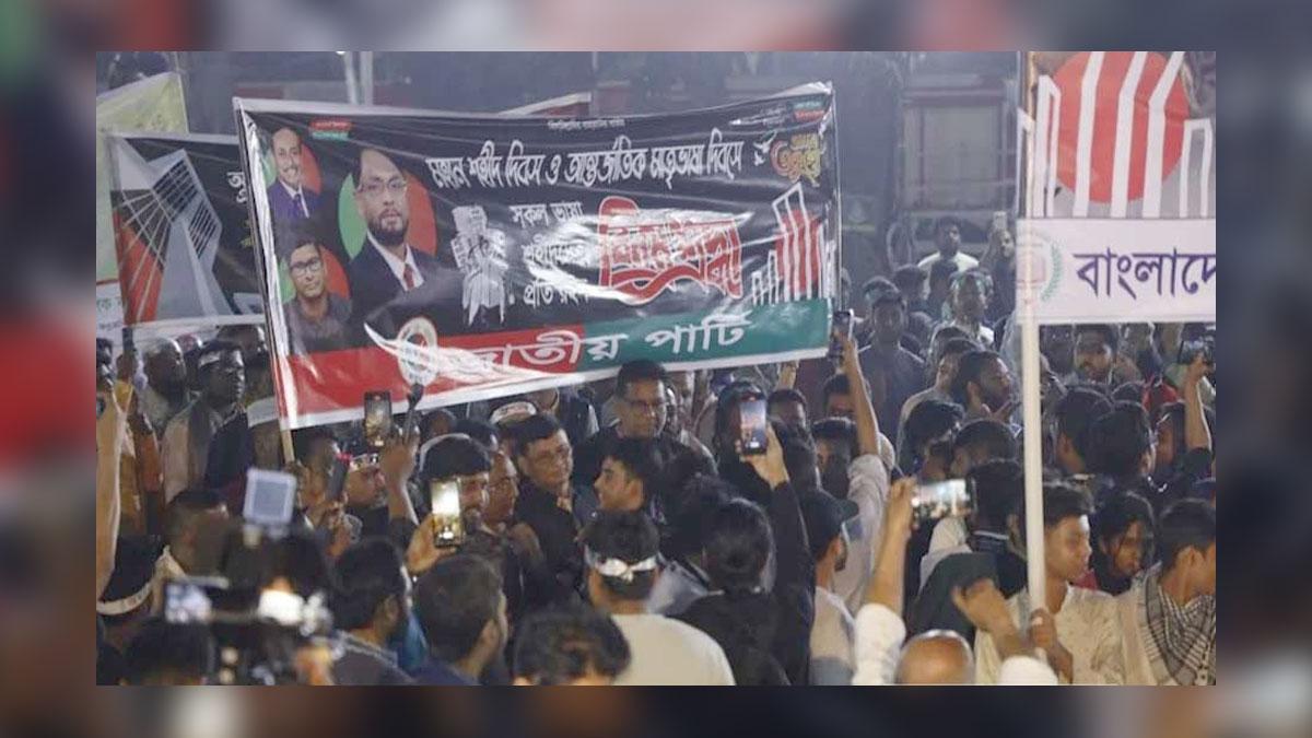 শহীদ মিনারে কেড়ে নেয়া হলো জাপা নেতাদের ফুল