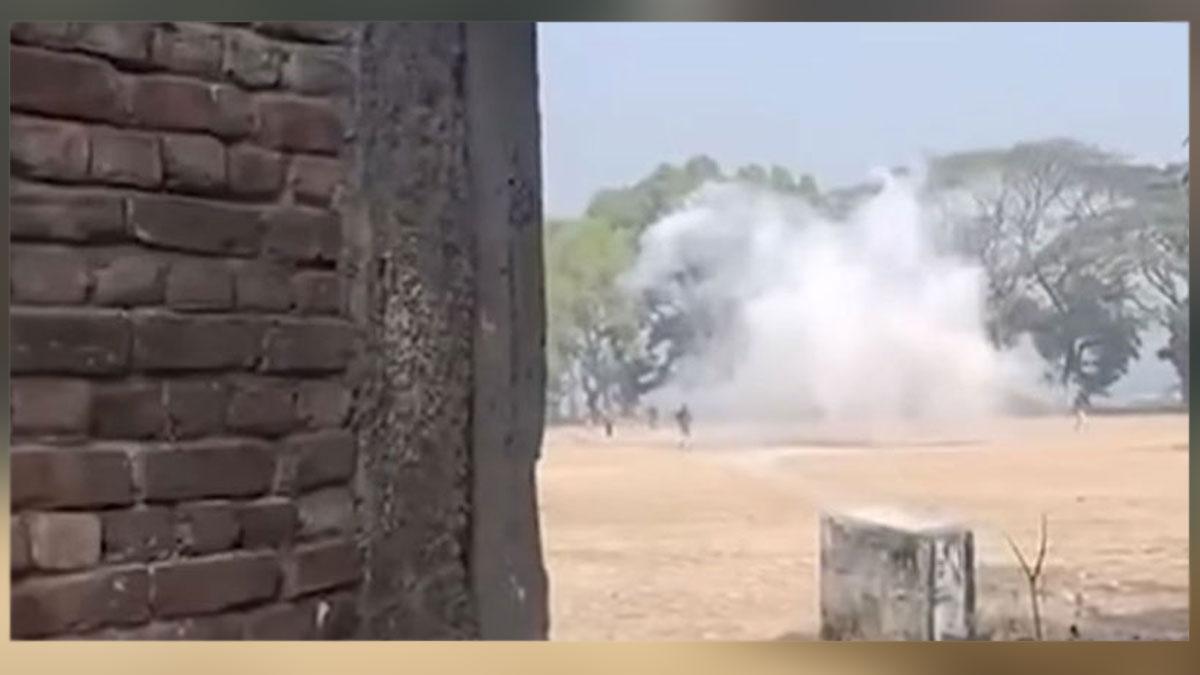 মুন্সীগঞ্জে কেন্দ্রের সামনে একাধিক হাতবোমার বিস্ফোরণ