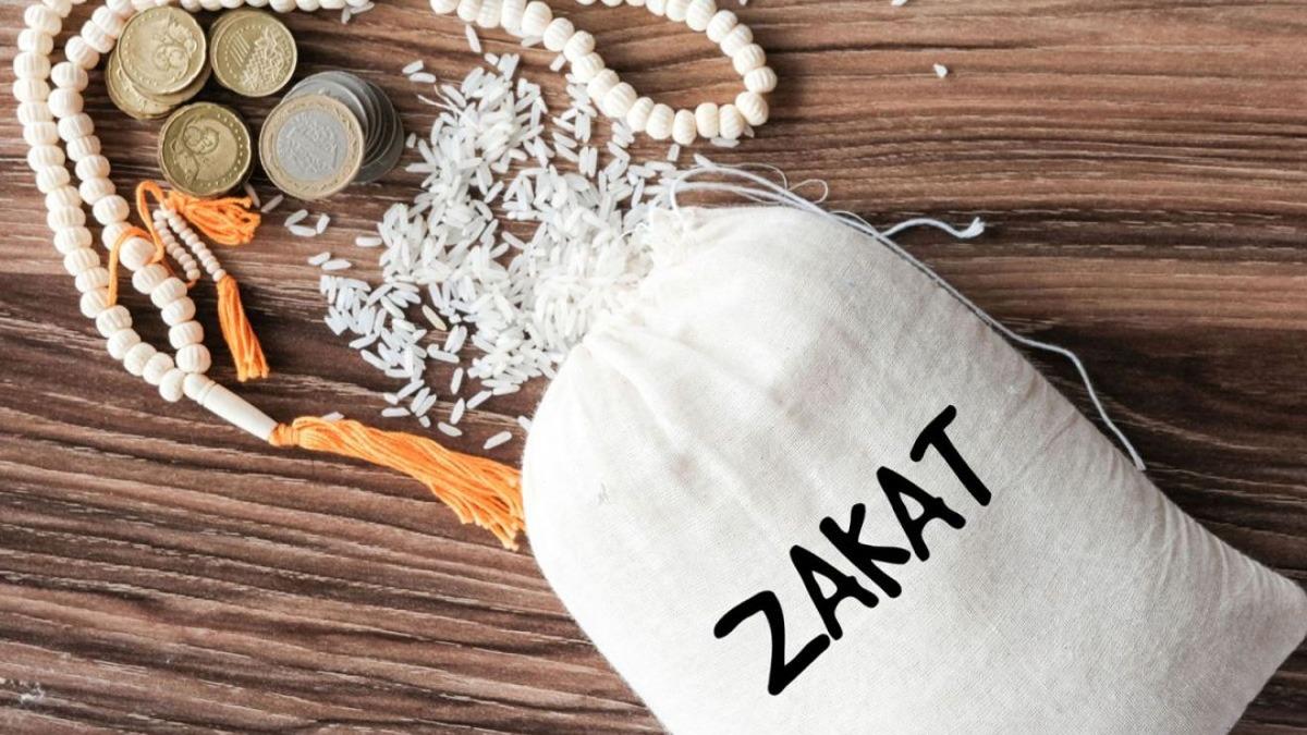 ব্যবসায়িক পণ্যের জাকাত দিতে হয়?