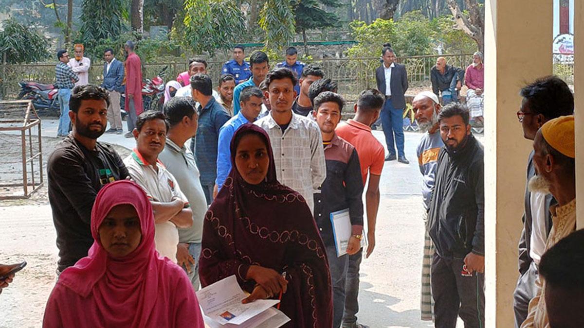 জাতীয় সংগীত লিখতে না পারায় পাস করেননি কেউ