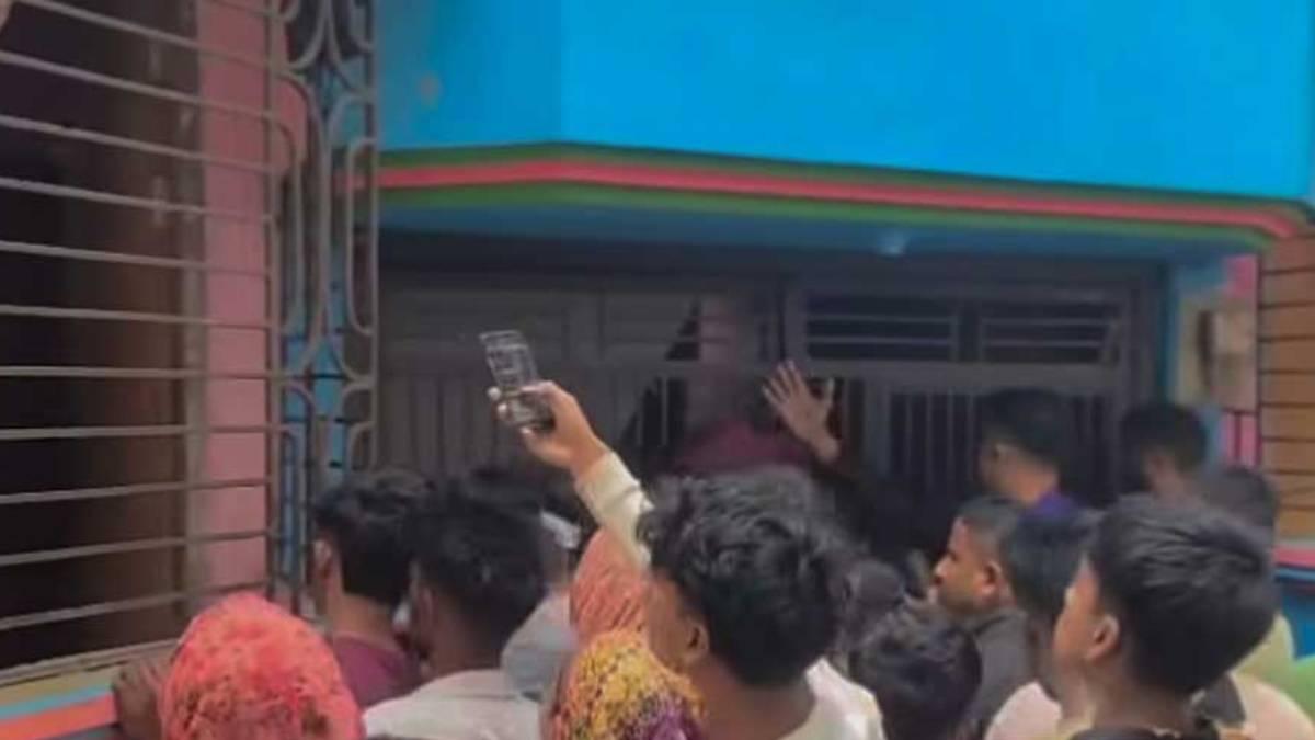 কুমিল্লায় প্রবাসীর স্ত্রী ও দুই শিশুর গলাকাটা মরদেহ উদ্ধার