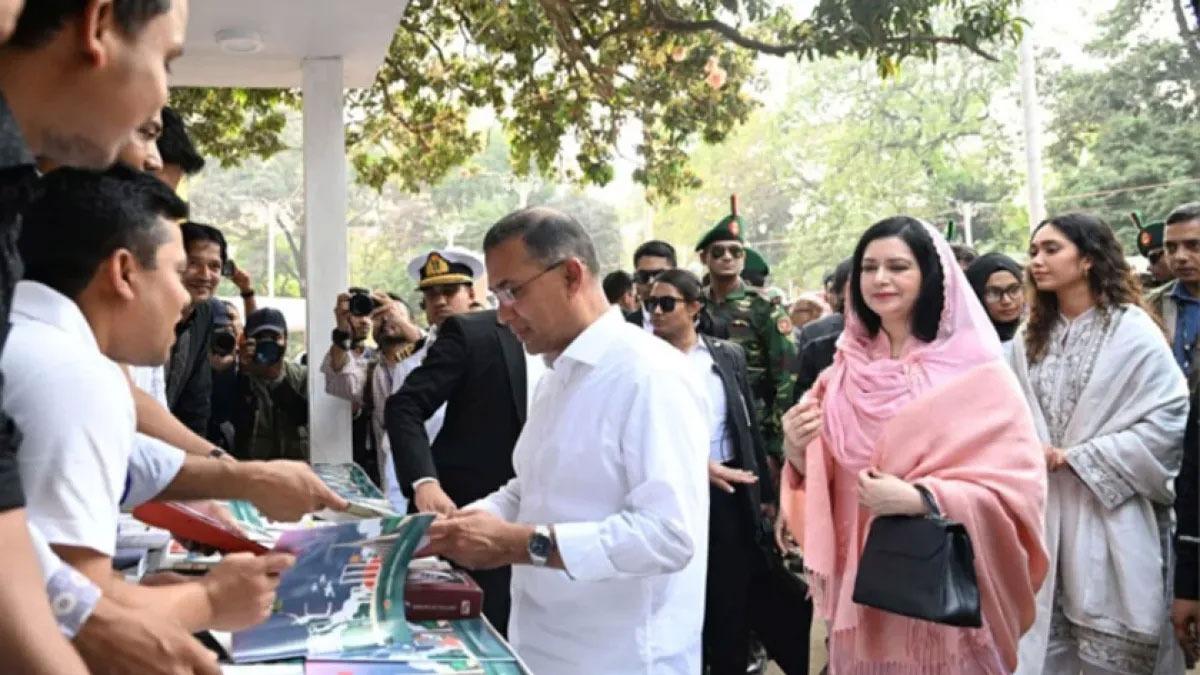 বইমেলায় ছাত্রদলের স্টলে যে উপহার পেলেন প্রধানমন্ত্রী