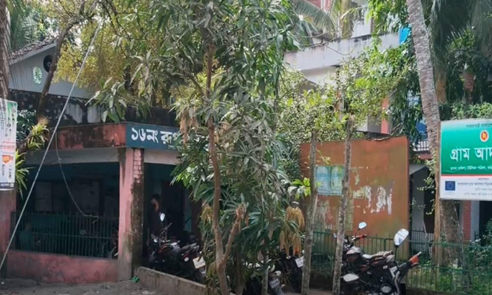 পীরের আদেশে যে এলাকার নারীরা ভোট দেন না ৫৬ বছর ধরে