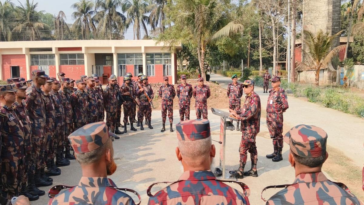নির্বাচনী বেইজ ক্যাম্প পরিদর্শন বিজিবি মহাপরিচালকের