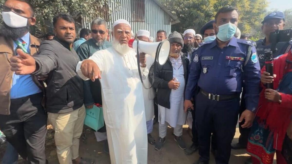 জনসভায় মৃত কর্মীর পরিবারের দায়িত্ব নিলেন জামায়াত আমির