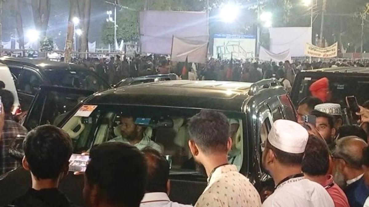 জামায়াতকে দেখে ‘রাজাকার’ স্লোগান, জবাবে ‘গোলাম আযম লও সালাম’