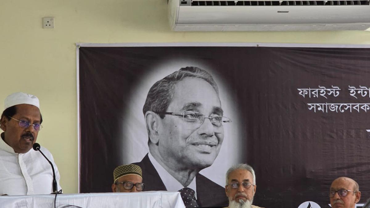 মরহুম শেখ কবির হোসেন স্বরণে এফআইইউ’তে দোয়া মাহফিল