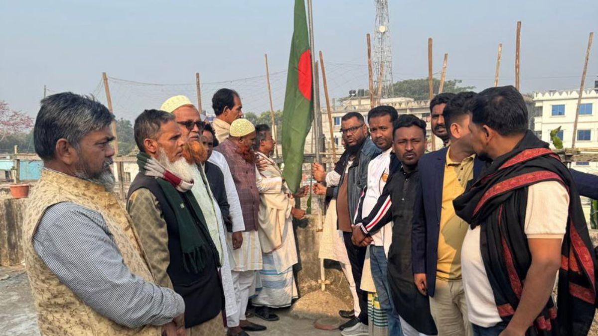 এবার শিবচরে আ.লীগের কার্যালয়ে পতাকা উত্তোলন
