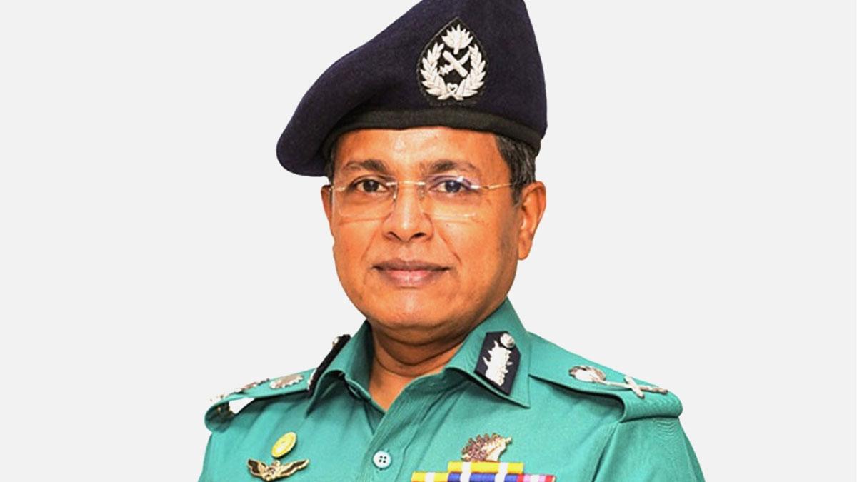 সাবেক ডিএমপি কমিশনারের দেশত্যাগে নিষেধাজ্ঞা