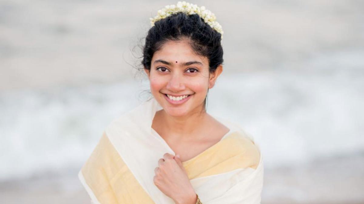 রামায়ণের পর এবার বায়োপিকে সাই পল্লবী