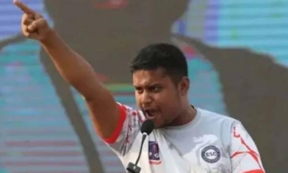 ভোটকেন্দ্রে মোবাইল ফোন নিষিদ্ধের সিদ্ধান্তে হাসনাতের প্রতিবাদ