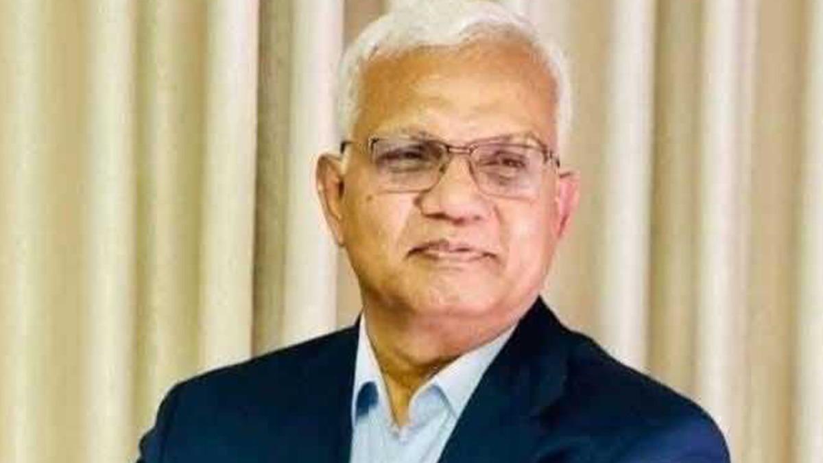 গ্রামের মানুষকে সেবা দিতে বাড়িতেই চিকিৎসা দিচ্ছেন সমাজকল্যাণমন্ত্রী