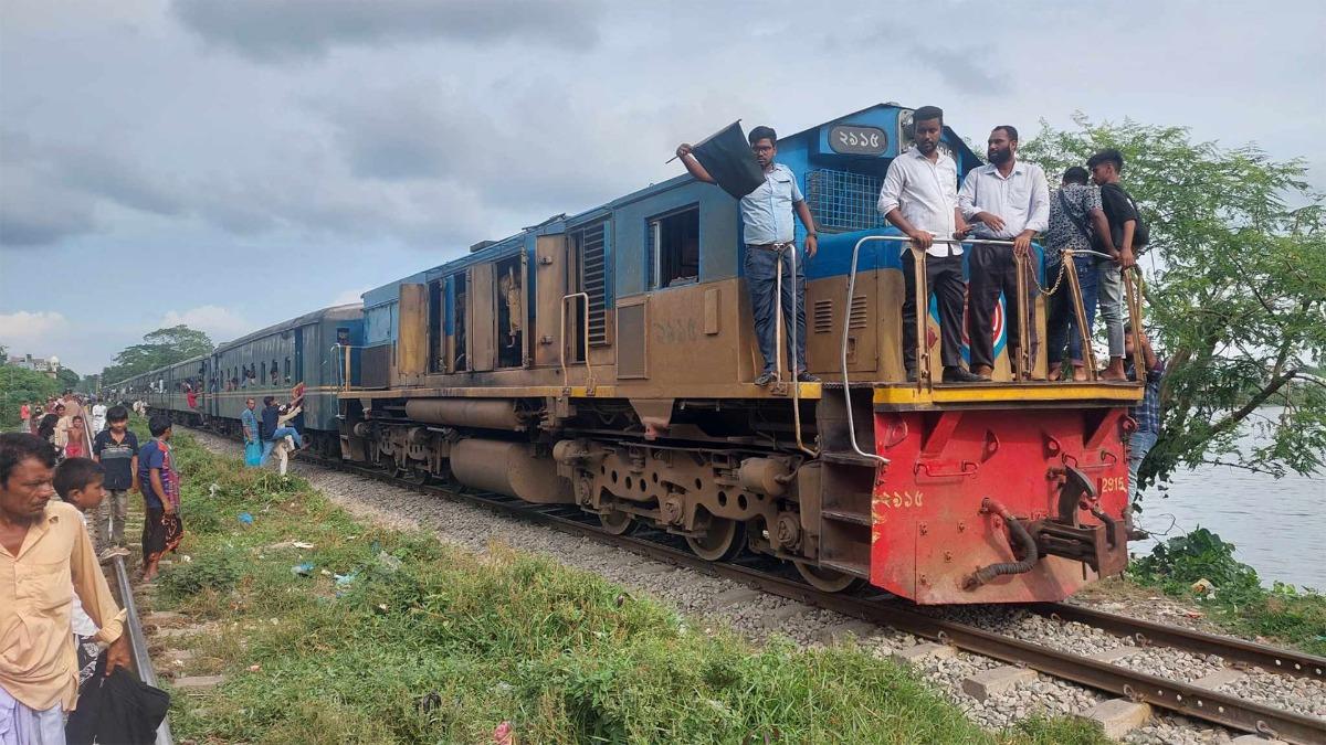 চট্টগ্রামের সঙ্গে সারাদেশের রেল যোগাযোগ বন্ধ