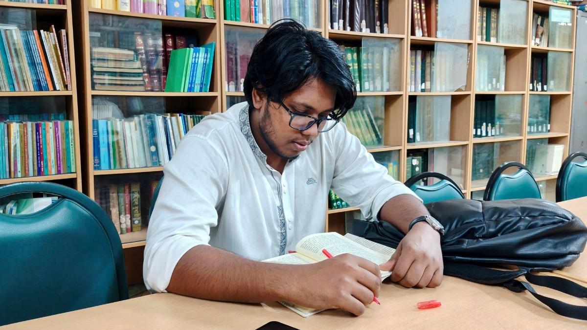 জুলাই অস্বীকার কইরা মসনদ টিকাইতে পারবা না: ডাকসু নেতা জুবায়ের
