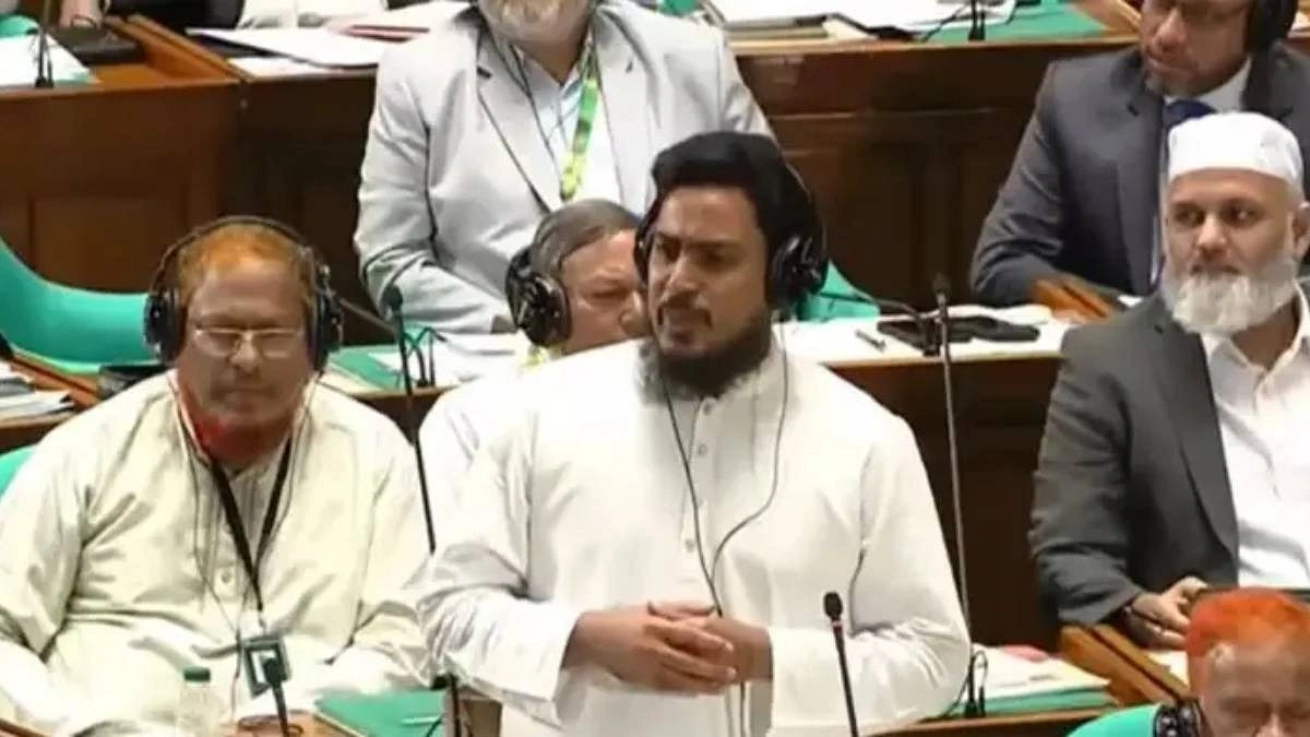 ৫ আগস্টের পর কোন কাজটি সংবিধান মেনে হয়েছে, প্রশ্ন আখতারের