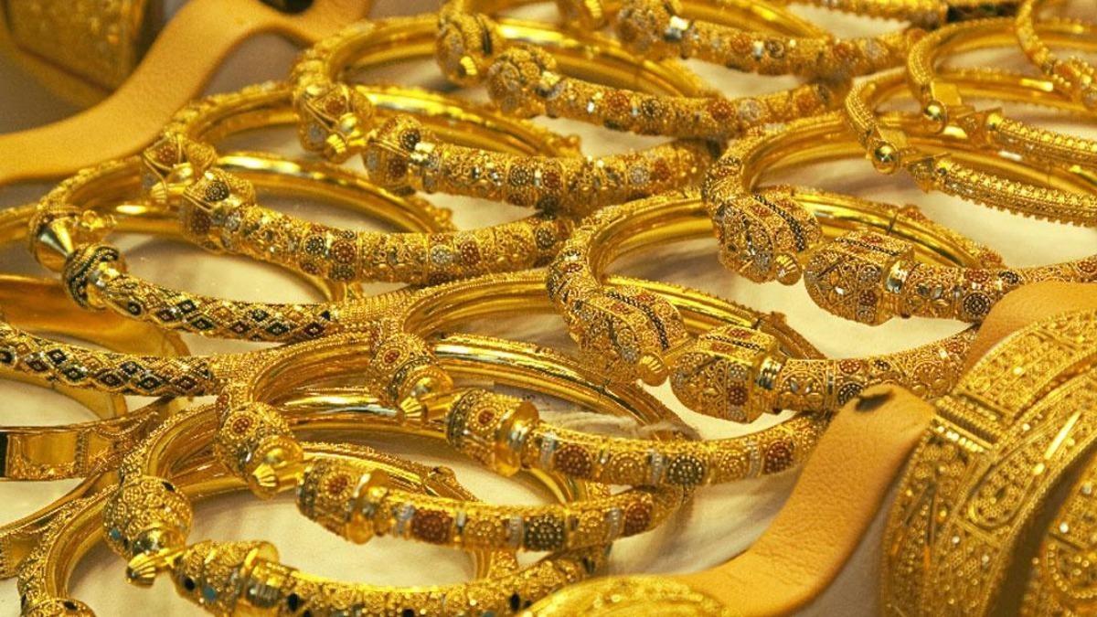 দেশের বাজারে আরও কমল সোনার দাম