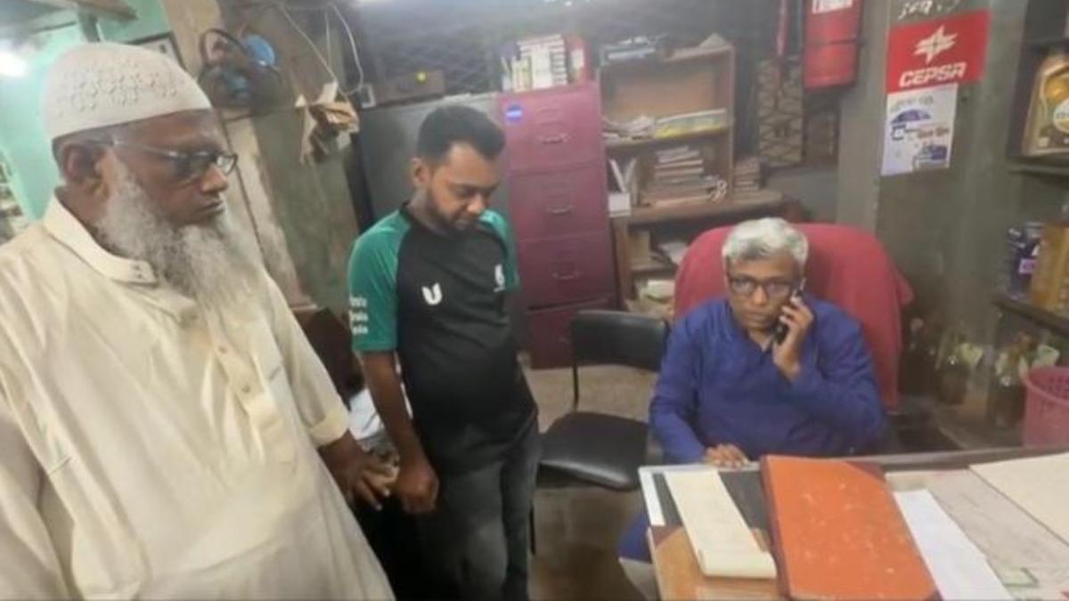 হঠাৎ  পেট্রোলপাম্প পরিদর্শনে প্রতিমন্ত্রী, পেলেন অনিয়ম