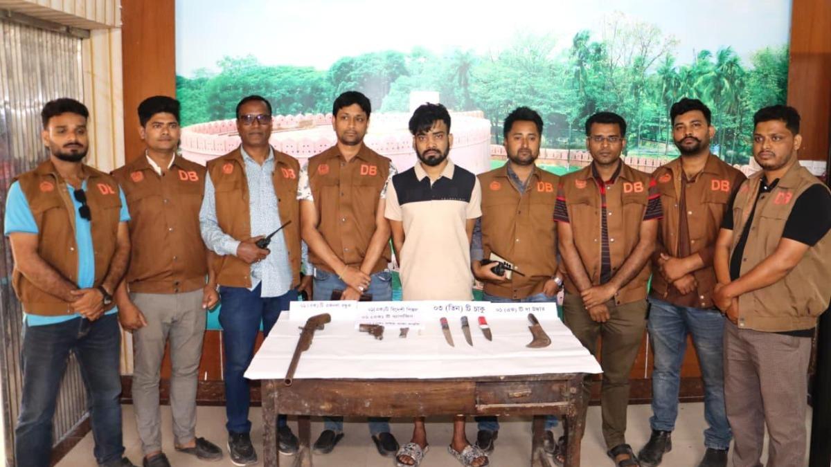 মুন্সিগঞ্জে বিদেশী অস্ত্র-ইয়াবাসহ গ্রেফতার ৩