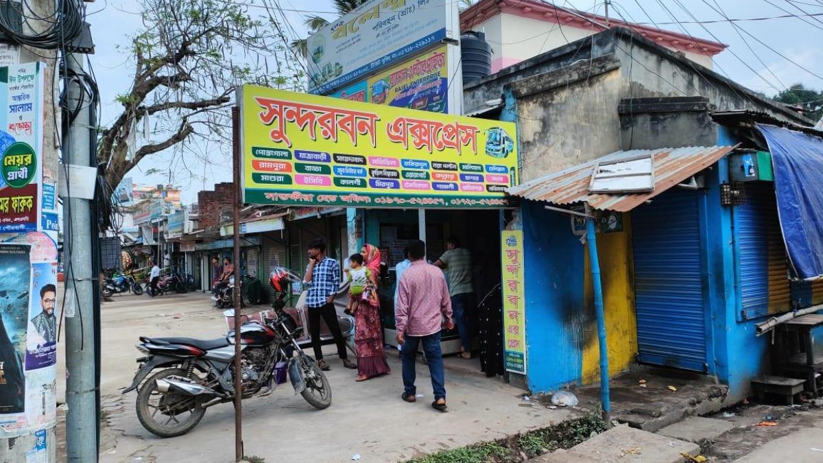 সাতক্ষীরায় ফিরতি যাত্রার টিকেট সংকট, ভোগান্তির অভিযোগ