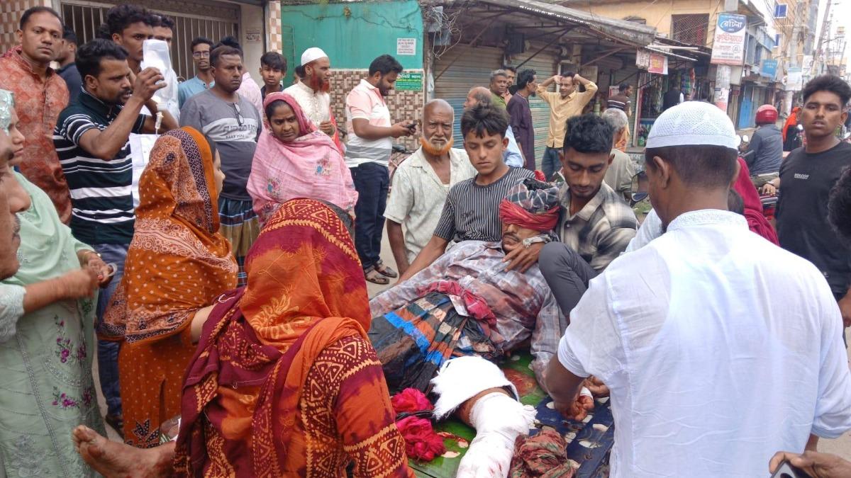 ঢাকায় দেওয়া ফেসবুক পোস্ট নিয়ে গ্রামে বিরোধ, অতঃপর ...