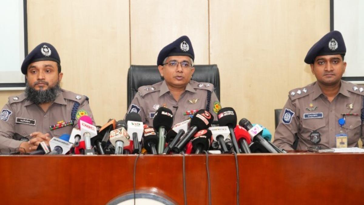 ‘থানা লুটের অস্ত্রে গুলি করা হয় মাদক নিয়ন্ত্রণ কর্মকর্তাকে’