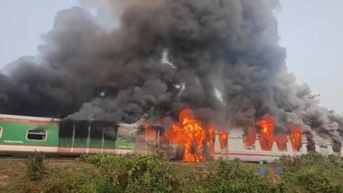 চট্টলা এক্সপ্রেসে আগুন, তদন্তে ৪ সদস্যের কমিটি