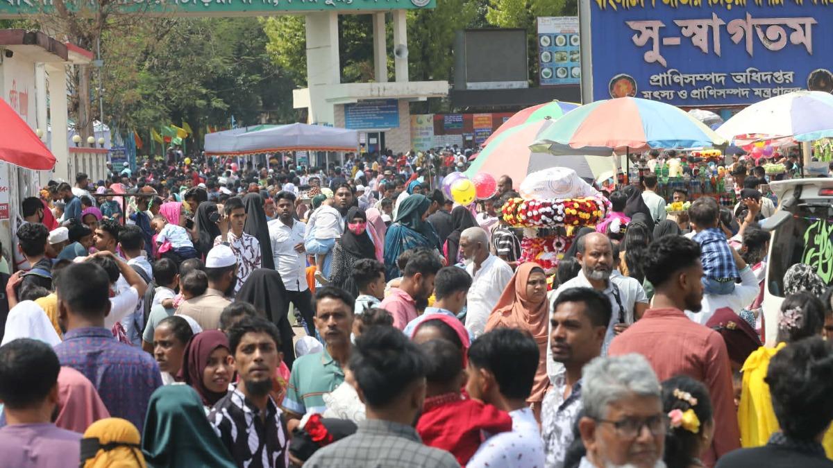 ঈদের দ্বিতীয় দিনে জমজমাট বিনোদন কেন্দ্রগুলো