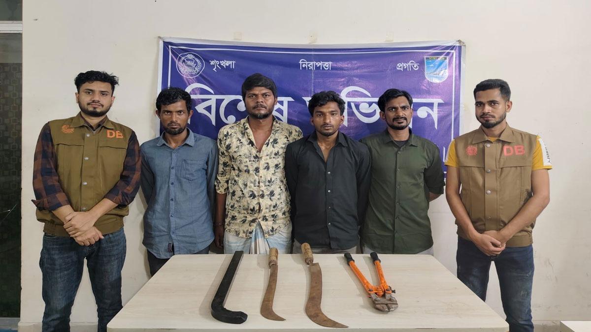 সাভারে ডাকাতির প্রস্তুতিকালে গ্রেপ্তার ৪