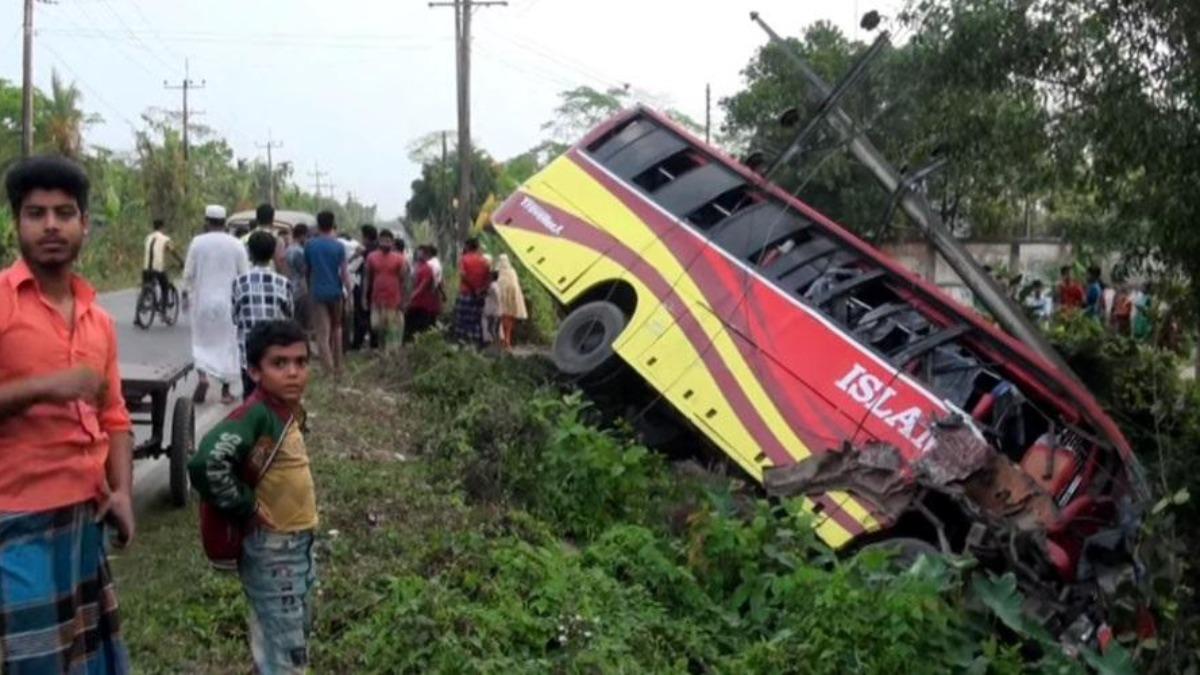 বরিশালে দুই সড়ক দুর্ঘটনায় ১ জনের মৃত্যু, আহত ১৬