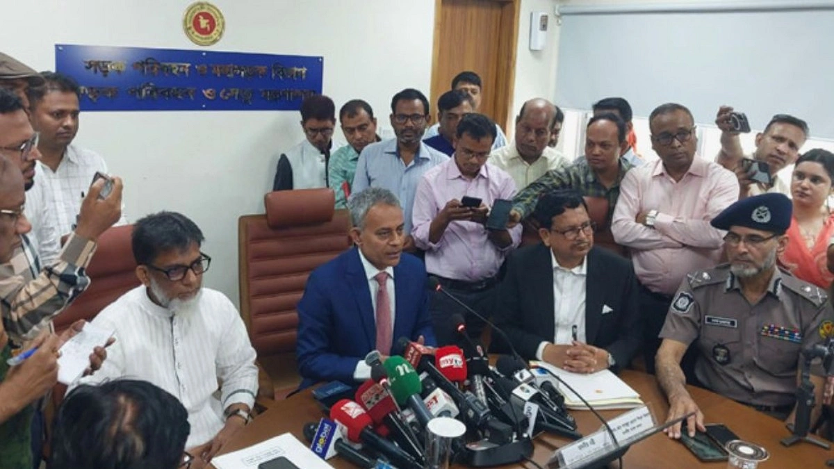 ফেরিতে বাস ওঠার আগে নামতে হবে যাত্রীদের