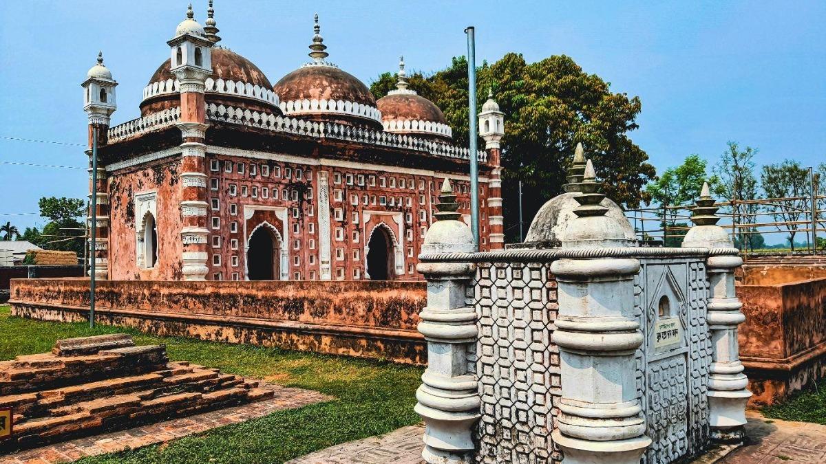 ঈদে ঘুরতে যেতে পারেন ইতিহাস-ঐতিহ্যে সমৃদ্ধ দিনাজপুরে