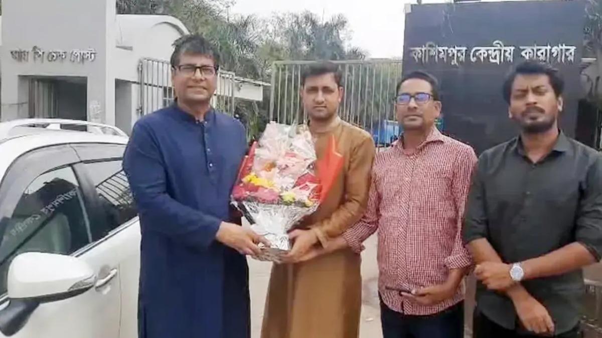 মুক্তি পেয়েছেন সাংবাদিক আনিস আলমগীর
