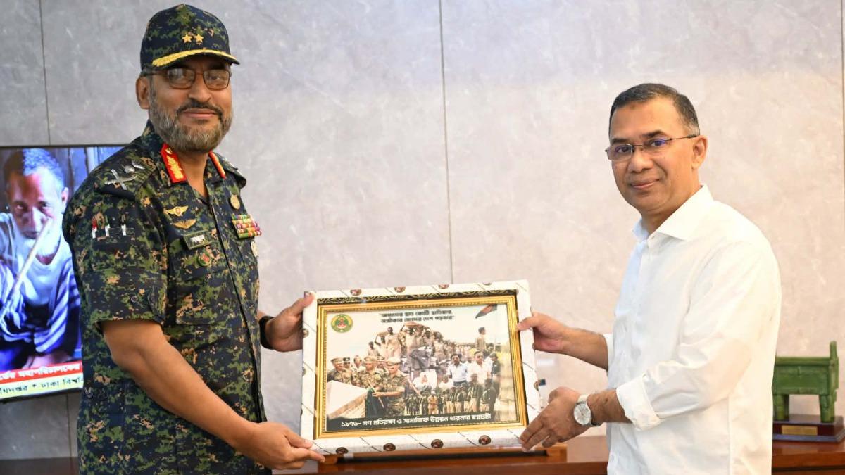 প্রধানমন্ত্রীর সঙ্গে আনসার ও ভিডিপি মহাপরিচালকের সৌজন্য সাক্ষাৎ
