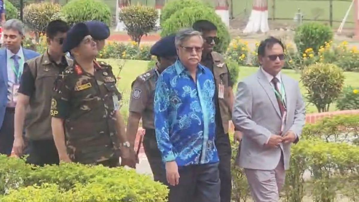 চারদিনের সফরে পাবনায় পৌঁছেছেন রাষ্ট্রপতি