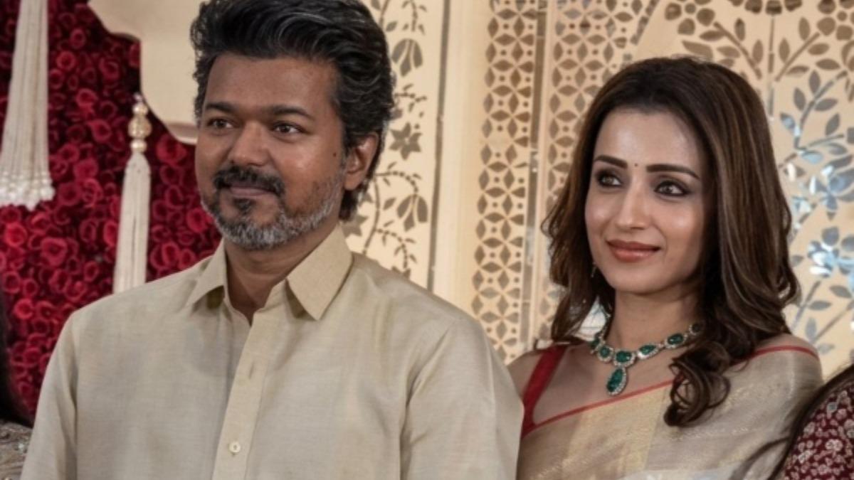 পরকীয়ার গুঞ্জনের মধ্যে একসঙ্গে ধরা দিলেন বিজয়-তৃষা