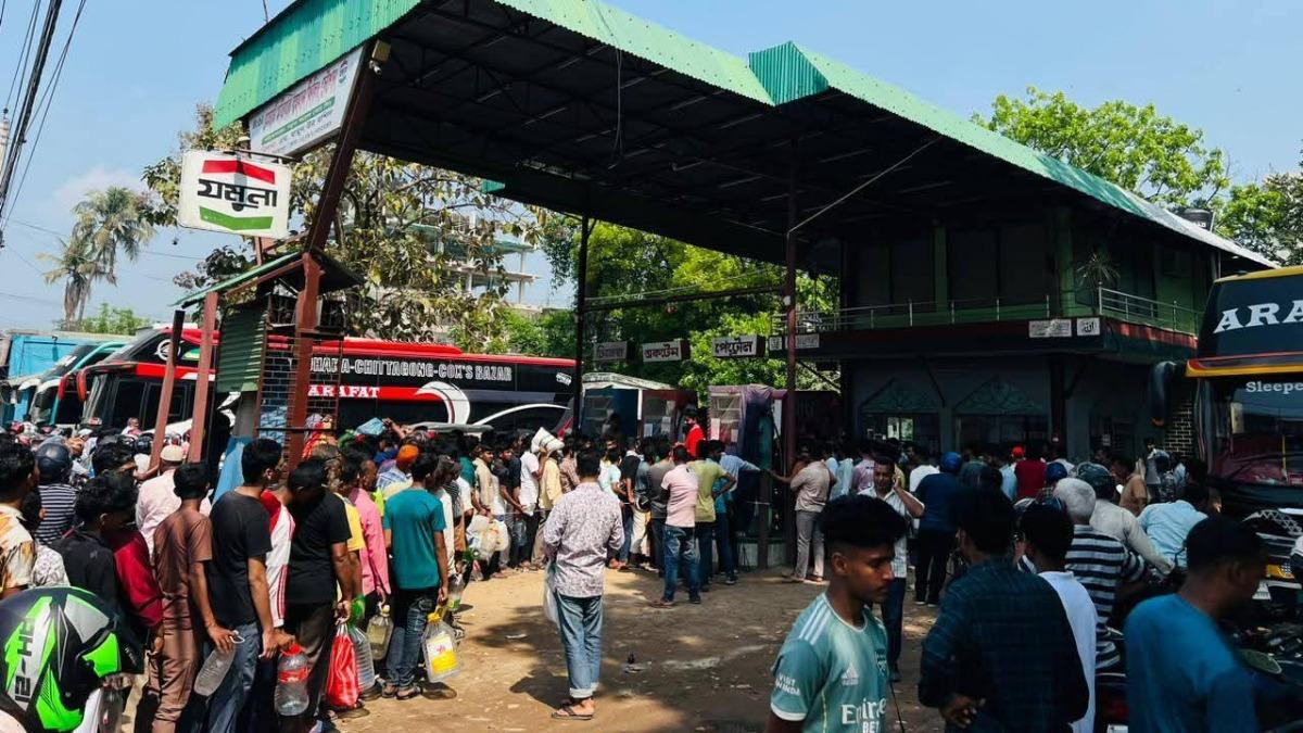 দিনাজপুরে তেলের জন্য ছোটাছুটি, ঘটছে বিশৃঙ্খলা